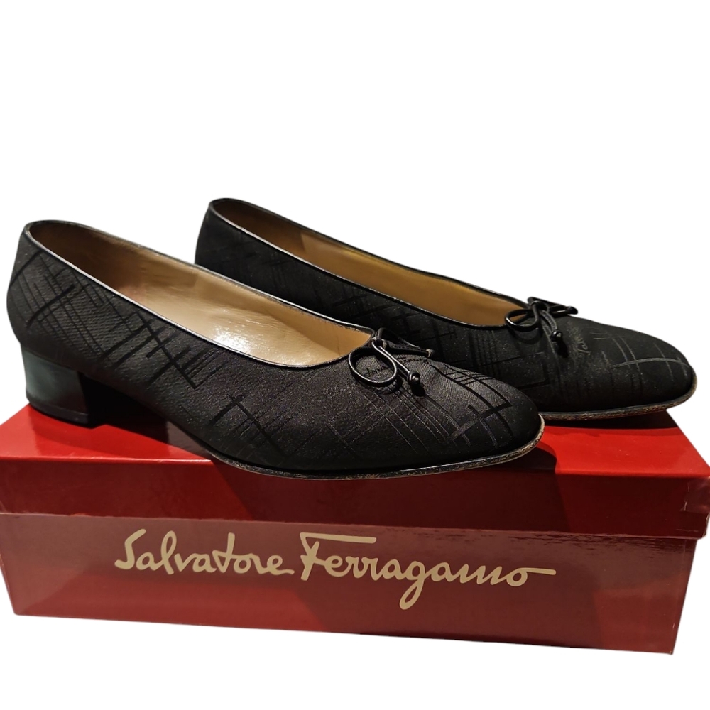 Salvatore Ferragamo Women's Black Pumps Size 8
